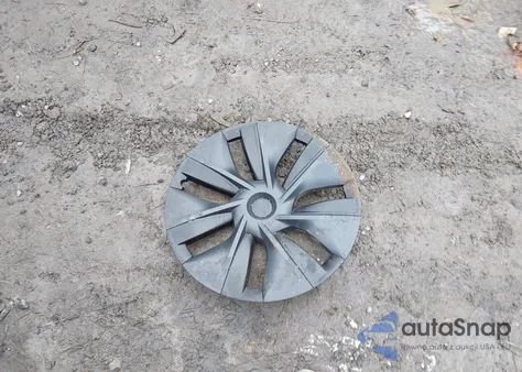 2025 Tesla Model Y Long Range Dual Motor All-Wheel Drive из США, поврежденный, VIN 7SAYGDED2SF227117